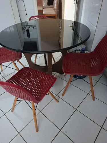 Mesa com cadeira
