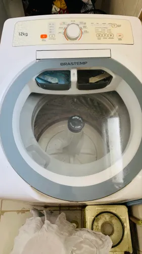 Máquina de lavar com defeito no painel de controle