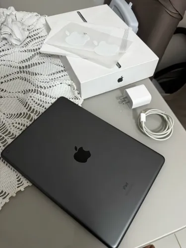 IPad 9ª Geração 64GB Space Gray - Completo + Capa com Teclado iPlace