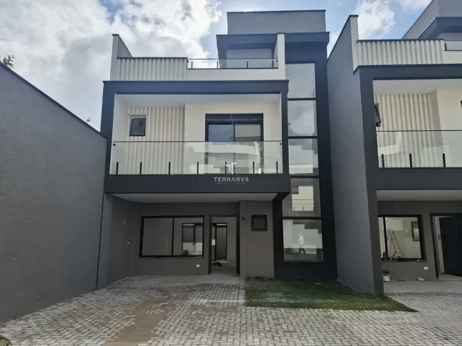SOBRADO com 3 dormitórios à venda com 184.2m² por R$ 1.300.000,00 no bairro Bacacheri - CU