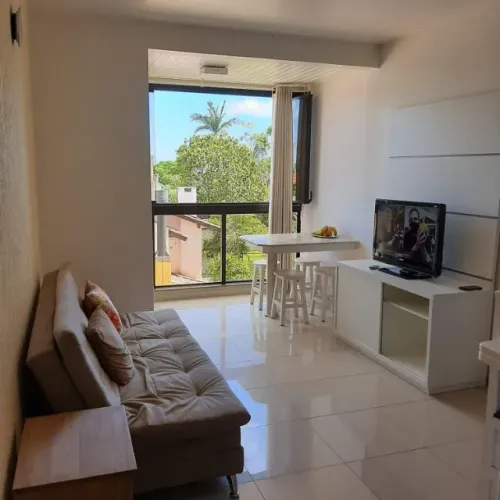 Apto completo em Florianópolis / Até 06 pessoas / 60m da Praia / Garagem e Wi-fi