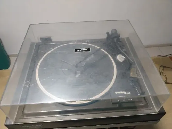 Toca discos Gradiente Garrard modelo S96, apenas o toca discos 499,00