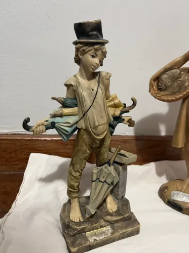 As duas Estatuetas antigas pelo preço.