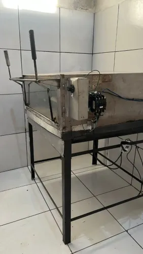 Forno elétrico e armário para pães