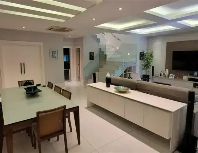 Casa de 370 m² com 6 quartos em condomínio fechado na Barra da Tijuca - Rio de Janeiro - R