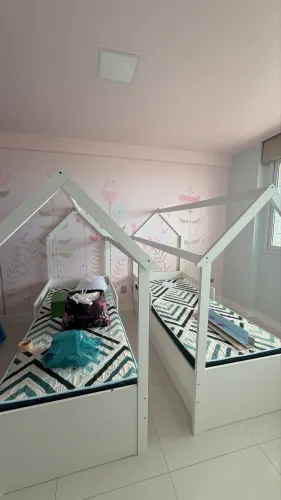 Duas camas infantil montessoriana com auxiliar 400,00 cada cama sem colchão