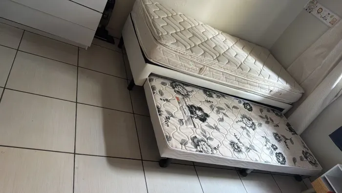 Cama Box Solteiro com Cama Auxiliar (Bicama) - Muito Conservada