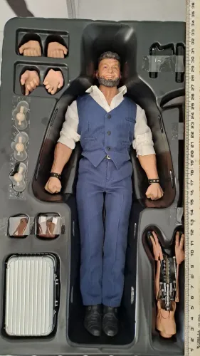 * MT Klaw 30cm do Filme Pantera Negra Marvel Arms Dealer na Caixa Ator Andy Serkis