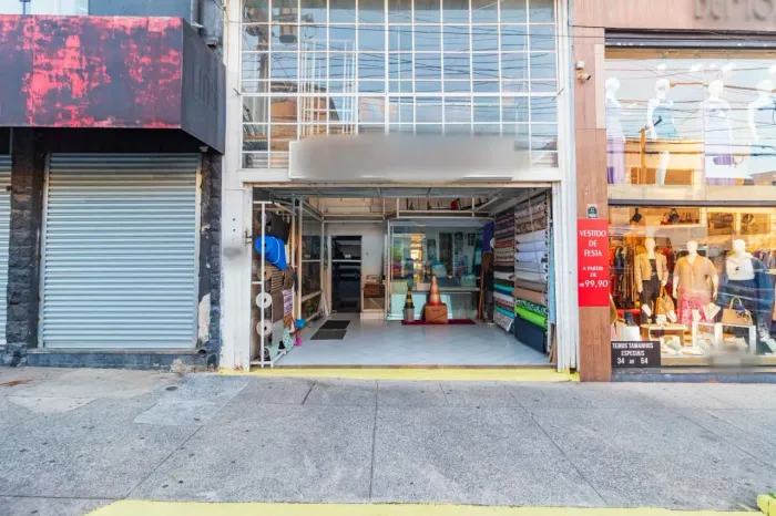 Loja na Avenida Lins de Vasconcelos, 1208  200 m²
