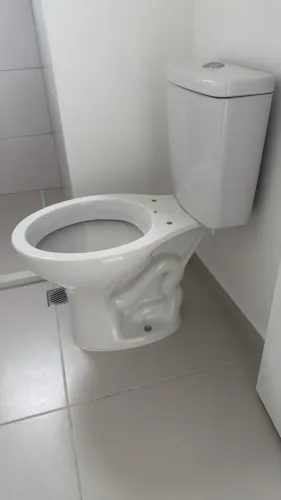 4 Vasos Sanitários Novos com Caixa Acoplada - Celite