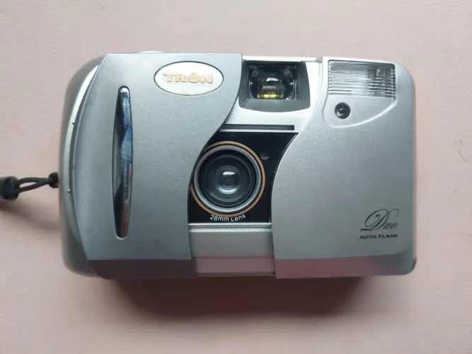 Camera analógica Tron - Duo Auto Flash