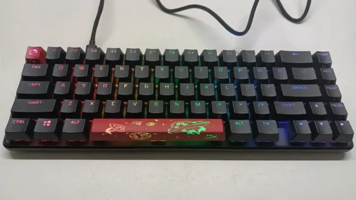 Teclado Mecânico Gamer HyperX Alloy Origins 65 / Switch RED / Layout 65% US / Preto