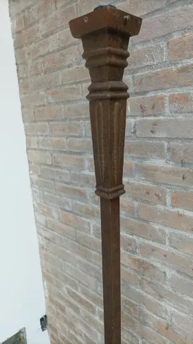 Pedestal para luminárias sala ou jardim com detalhes