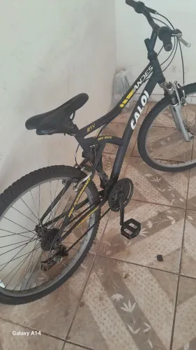? Bicicleta aro 26 com 21 marchas