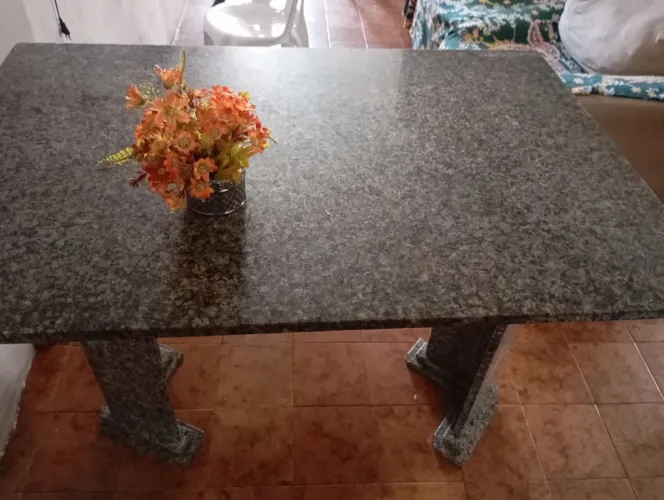 Mesa de jantar de 4 cadeiras, mármore granito.