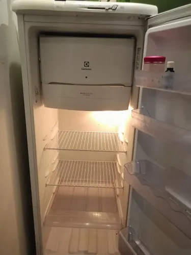 Vendo Geladeira Eletrolux