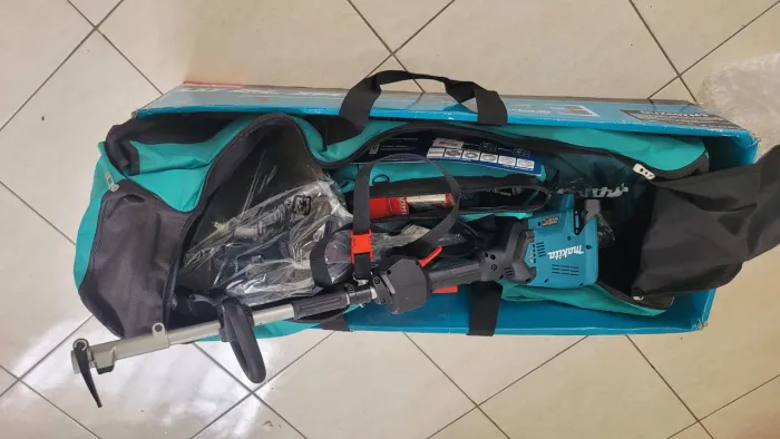 Roçadeira makita