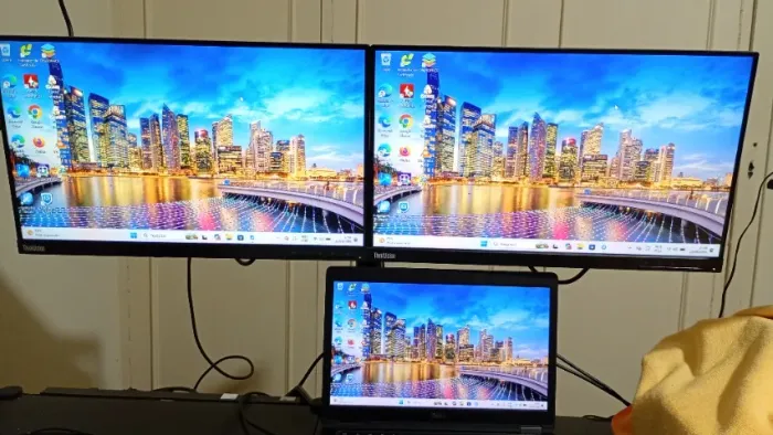 Monitor Lenovo (par) com suporte articulado