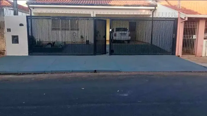 CASA A VENDA EM MARINGÁ