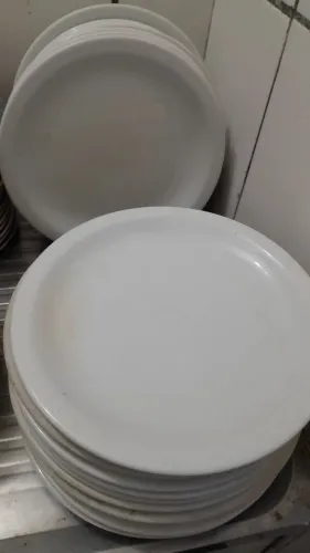 Pratos de refeições e sobremesa mesa 