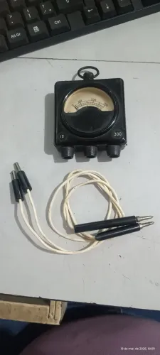 Voltímetro antigo 