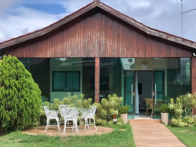 Térrea para aluguel tem 120 metros quadrados com 4 quartos em Santana - Gravatá - PE