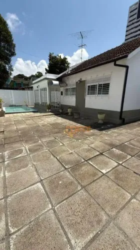 Casa com piscina, Encruzilhada