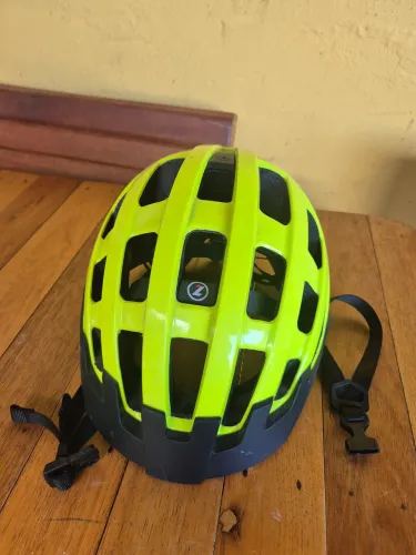 Capacete de bicicleta marca Lazer
