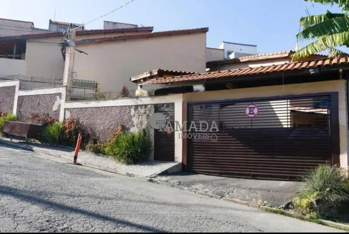 Sobrado em condomínio com 2 quartos, churrasqueira, 1 vaga à venda, 64 m² por R$ 300.000 -