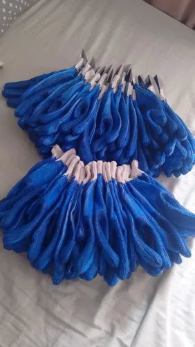Luva de segurança tricotada azul.