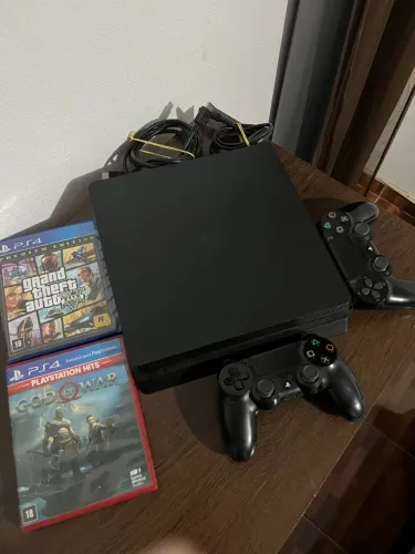 Playstation 4 slim + GTA V e God of war
