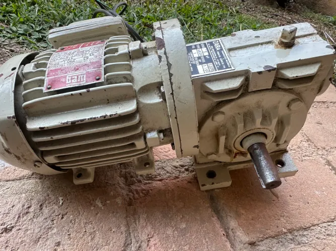 Motor redutor WEG