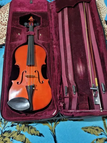Violino yamada antigo sem detalhes