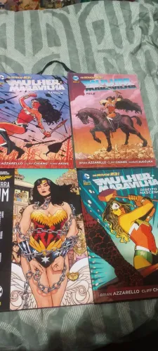 4 hq capas dura da mulher maravilha novas.