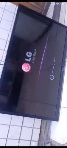 Tv 42 polegadas LG com defeito liga e desliga não sei o motivo