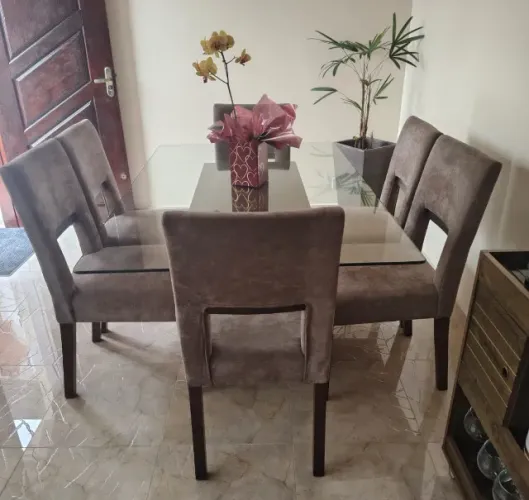 Mesa de jantar com 6 cadeiras