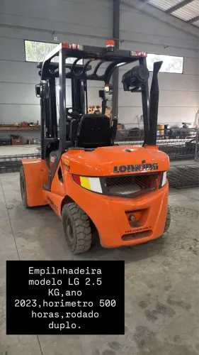Empilhadeira a diesel Triplex