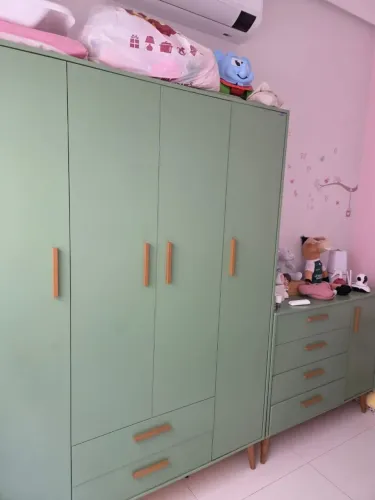 Guarda roupa e comoda (Reller)