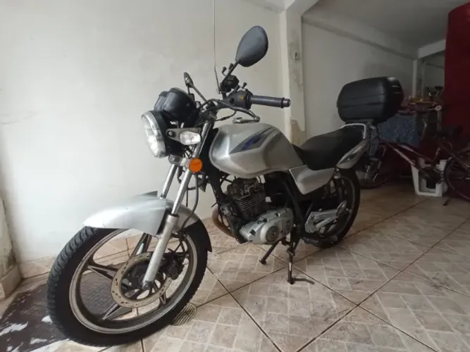 Suzuki Yes 125 Prata 2010