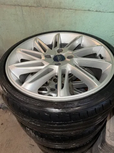 Rodas aro 215/35/18.  4x108