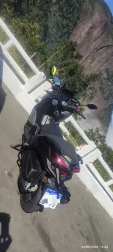 XMAX 300 com 2.000km MANUAL, chave reserva, Segundo dono. Moto só fica na Garagem 
