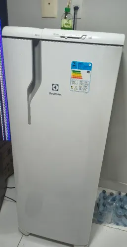 VENDO GELADEIRA ELECTROLUX RE31