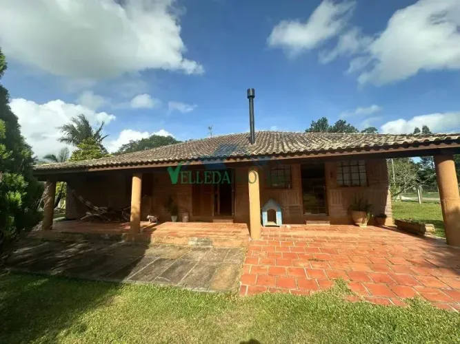 Velleda oferece encantador sítio rústico com piscina e área de lazer em condomínio fechado