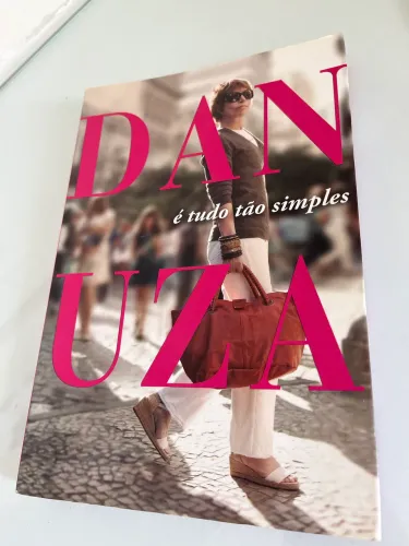 Livro É tudo tão simples - Danusa Leão 