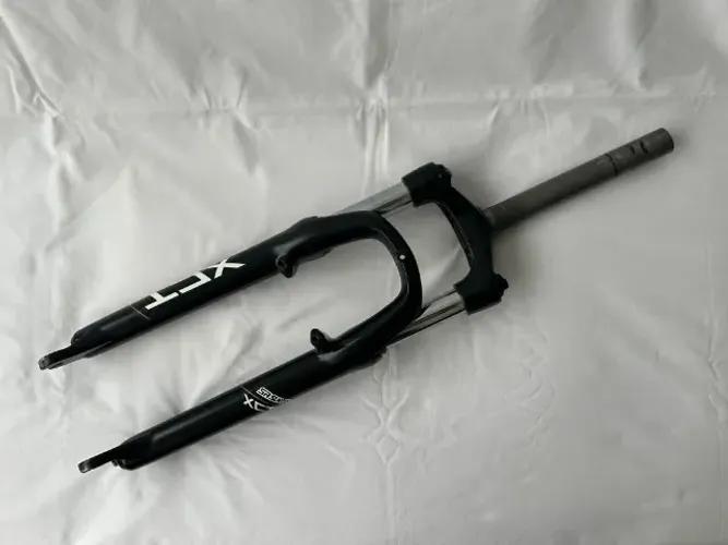 Garfo Suspensão Aro 26 Suntour XCT Disco ou V-Brake Preta USADO