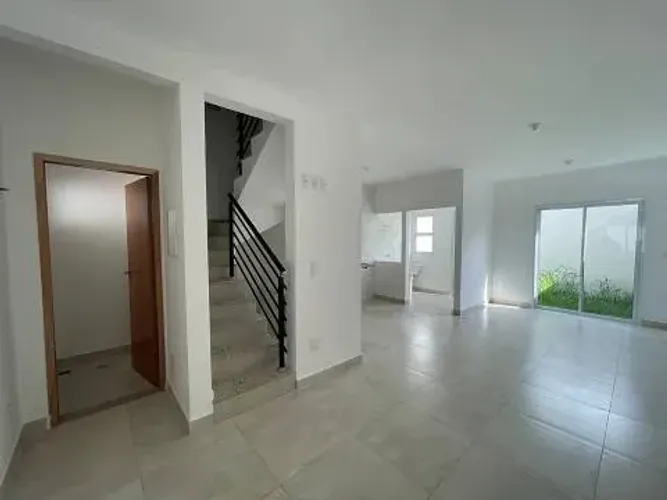 Casa à venda no Condomínio Vila Cristal no bairro Chácara Primavera em Campinas - SP.