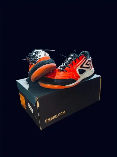 Chuteira Futsal Umbro Pro 5 Bump Unissex - Laranja