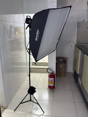 Kit Flash de Estúdio Godox MS300 + Softbox + Tripé