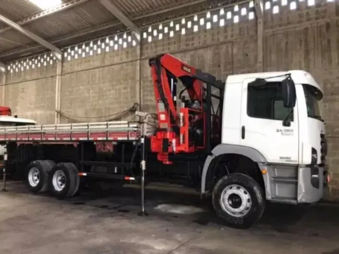 vw 24.250 6x2 ano 2011 com munck