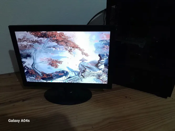 Computador i5 com monitor